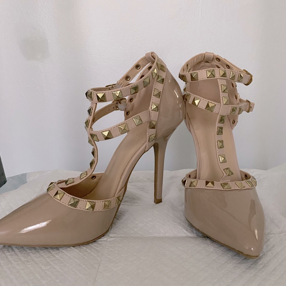 Wild Diva Nude Size 7 Gold Studded Strappy Pointed toe Heels